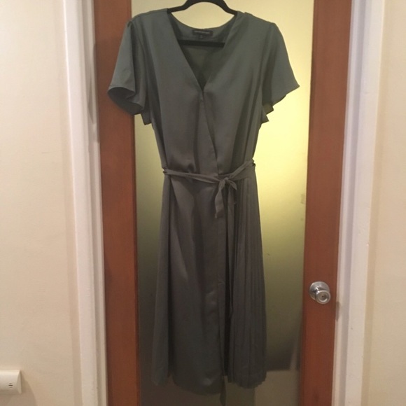 Banana Republic Dresses & Skirts - Banana Republic Olive Wrap Dress